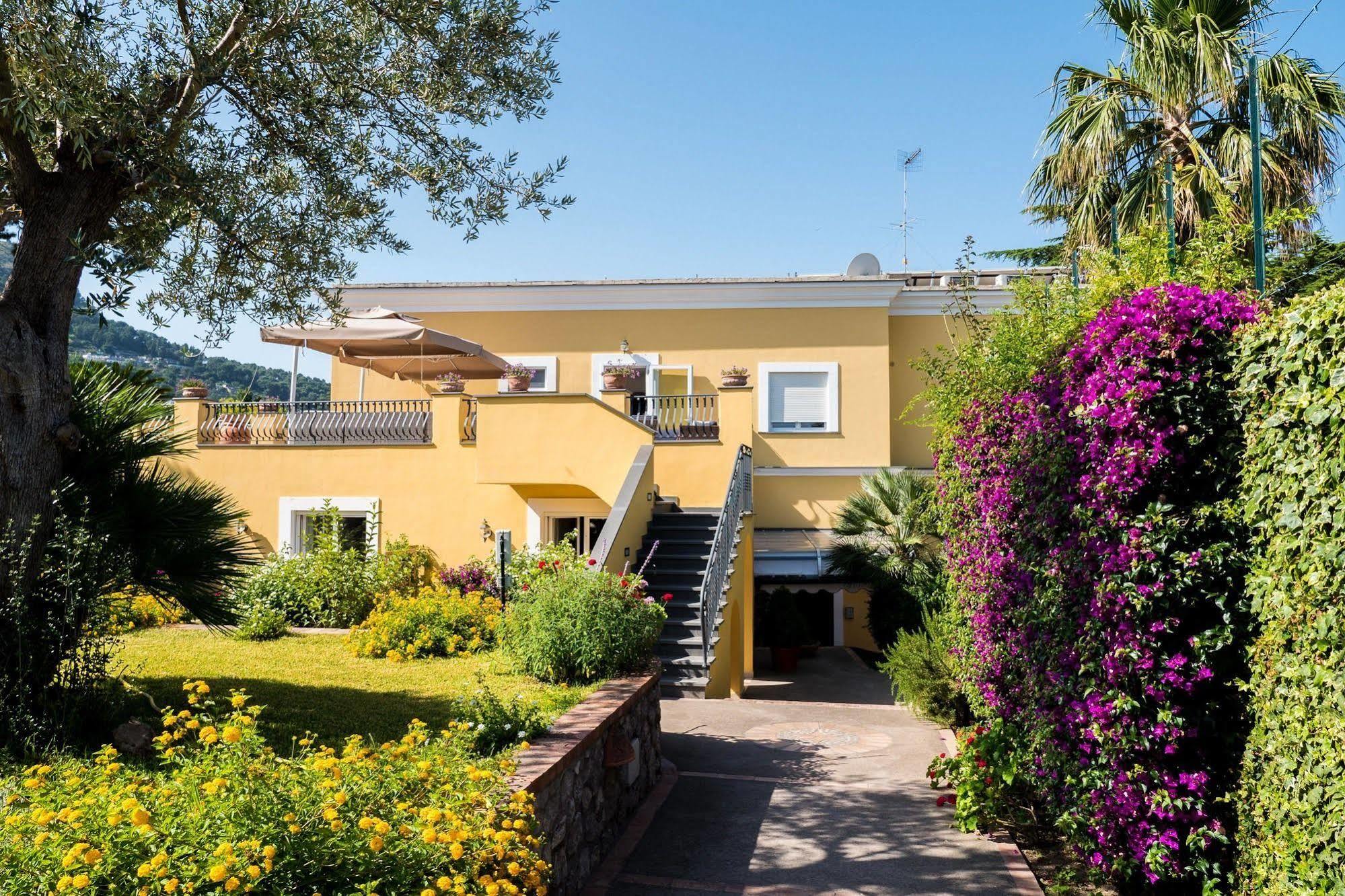 Ceselle Hotel